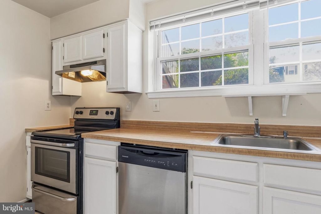 Image 6 of property listing at 14947 CHERRYWOOD DR #4I, Laurel, MD 20707