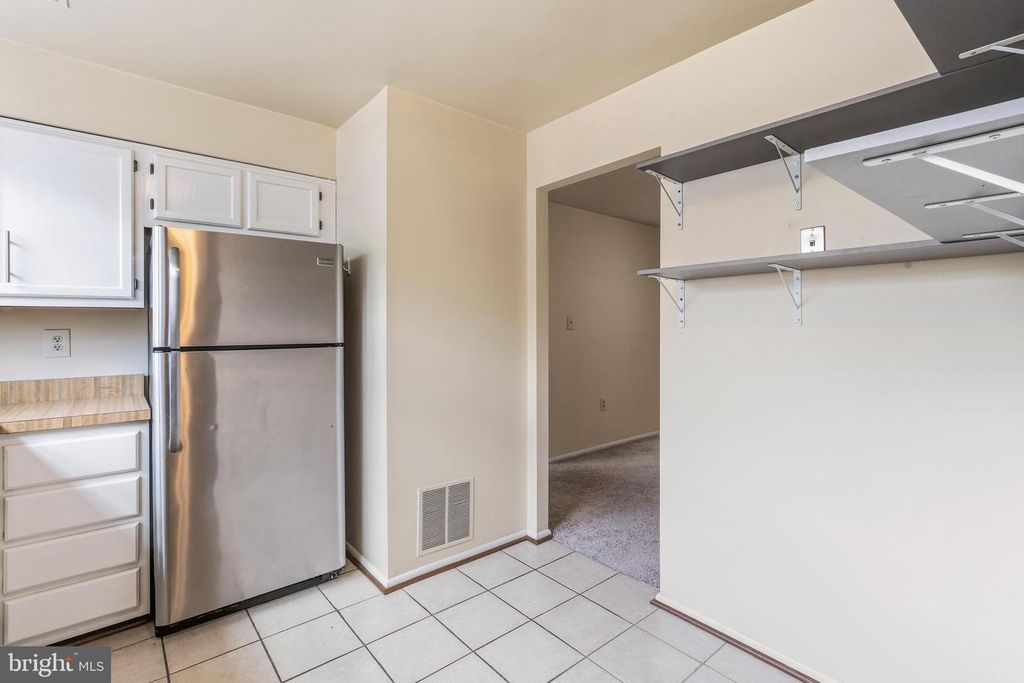Image 7 of property listing at 14947 CHERRYWOOD DR #4I, Laurel, MD 20707