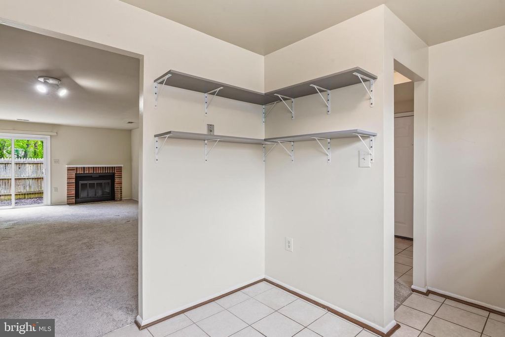 Image 8 of property listing at 14947 CHERRYWOOD DR #4I, Laurel, MD 20707