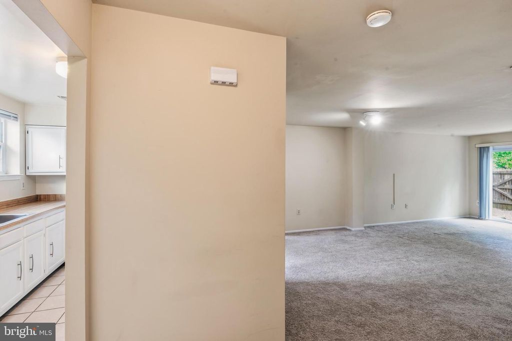 Image 9 of property listing at 14947 CHERRYWOOD DR #4I, Laurel, MD 20707