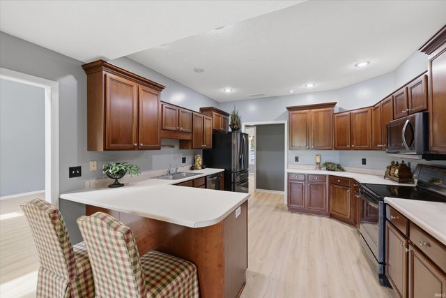 8721 Clear Creek Drive, Evansville, IN 47711