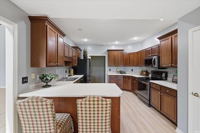 8721 Clear Creek Drive, Evansville, IN 47711