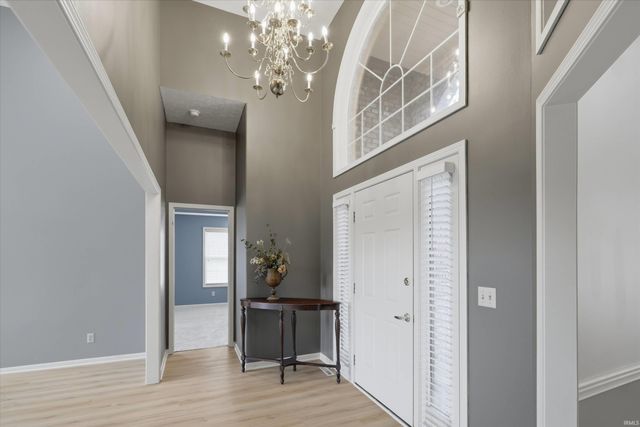 8721 Clear Creek Drive, Evansville, IN 47711