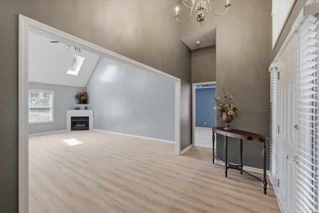 8721 Clear Creek Drive, Evansville, IN 47711