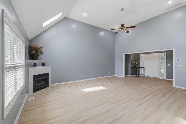 8721 Clear Creek Drive, Evansville, IN 47711