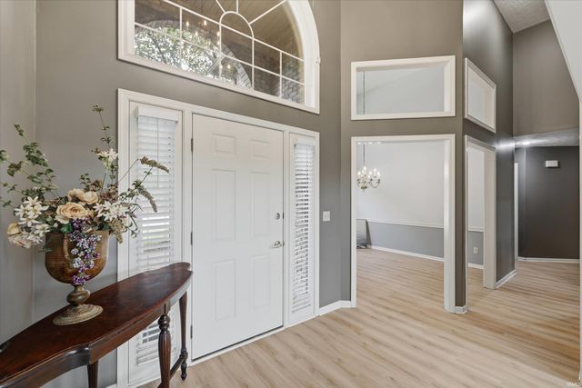8721 Clear Creek Drive, Evansville, IN 47711