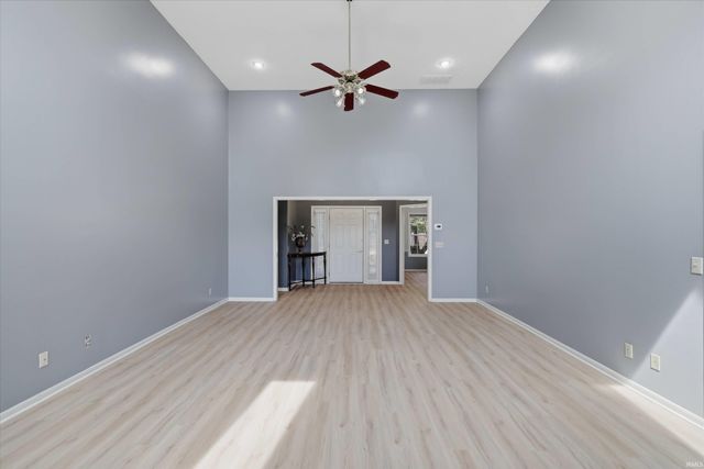 8721 Clear Creek Drive, Evansville, IN 47711