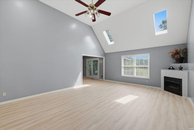 8721 Clear Creek Drive, Evansville, IN 47711