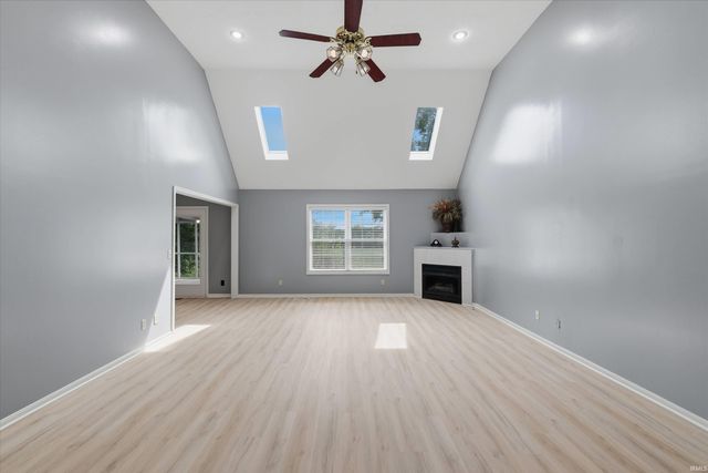 8721 Clear Creek Drive, Evansville, IN 47711