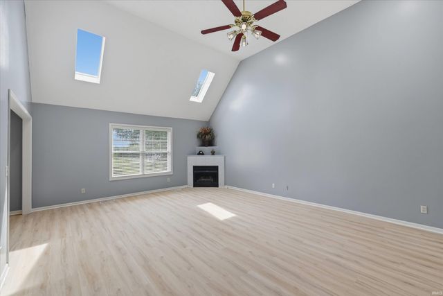 8721 Clear Creek Drive, Evansville, IN 47711