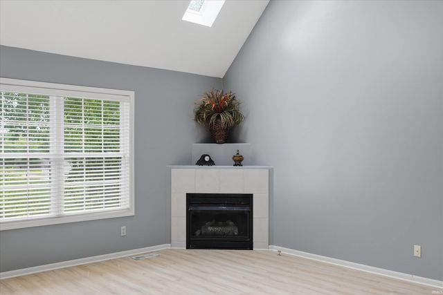 8721 Clear Creek Drive, Evansville, IN 47711