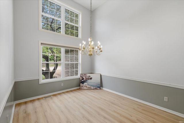 8721 Clear Creek Drive, Evansville, IN 47711