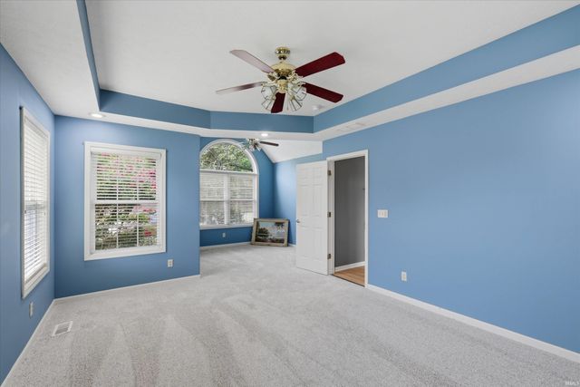 8721 Clear Creek Drive, Evansville, IN 47711