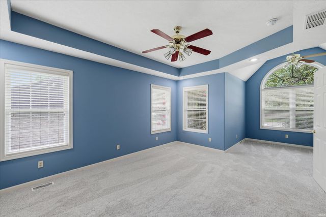 8721 Clear Creek Drive, Evansville, IN 47711