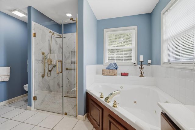 8721 Clear Creek Drive, Evansville, IN 47711