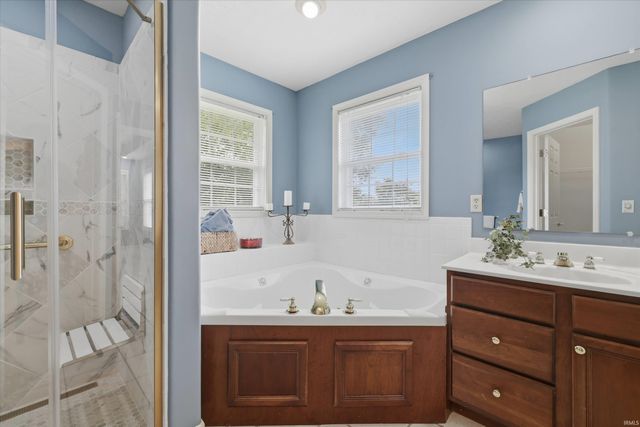 8721 Clear Creek Drive, Evansville, IN 47711