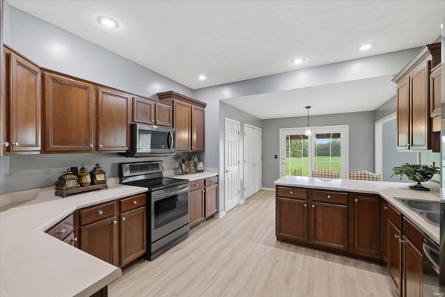 8721 Clear Creek Drive, Evansville, IN 47711