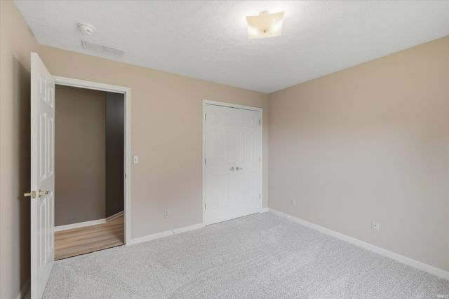 8721 Clear Creek Drive, Evansville, IN 47711