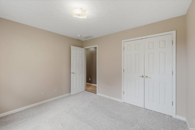 8721 Clear Creek Drive, Evansville, IN 47711