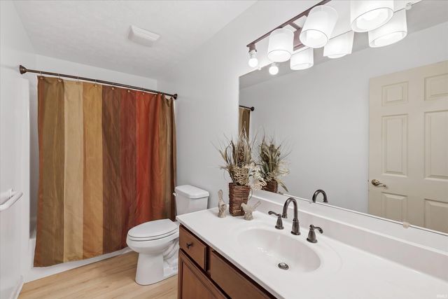 8721 Clear Creek Drive, Evansville, IN 47711