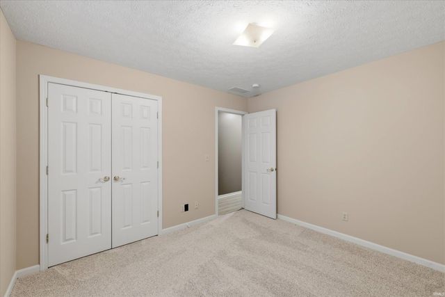 8721 Clear Creek Drive, Evansville, IN 47711