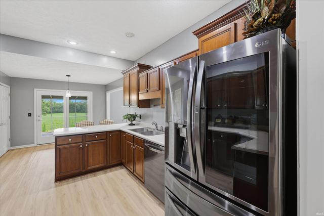 8721 Clear Creek Drive, Evansville, IN 47711