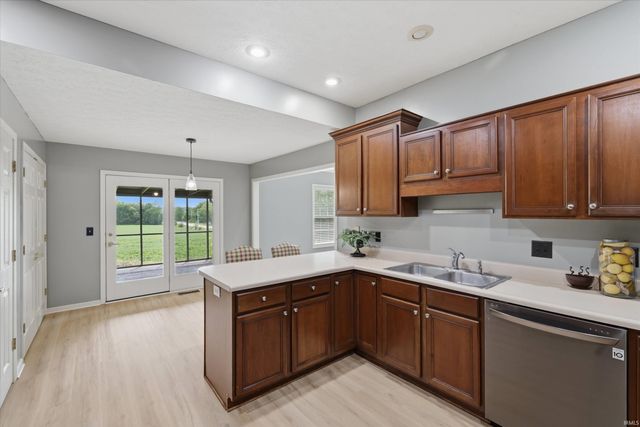 8721 Clear Creek Drive, Evansville, IN 47711