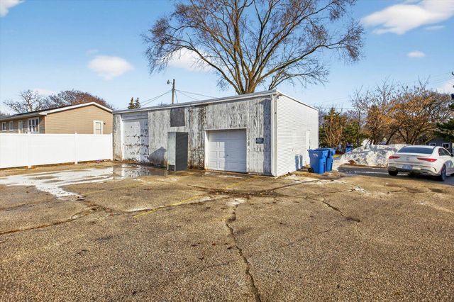 102 Ausable State Road, Bay City, MI 48706