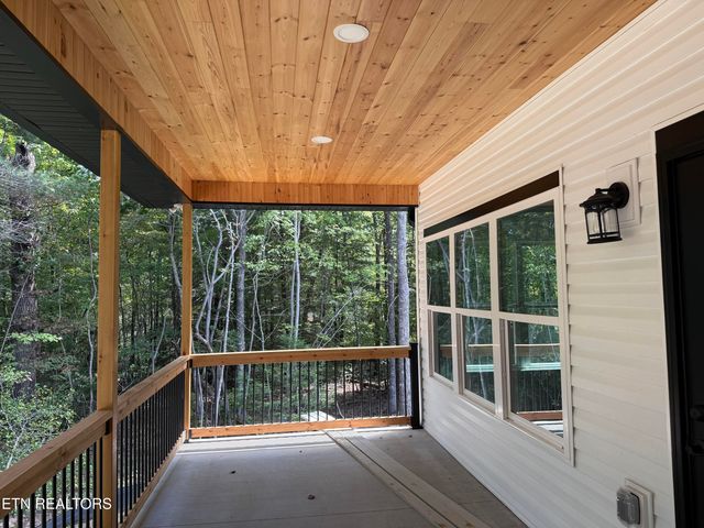 141 Windsor Rd, Crossville, TN 38558