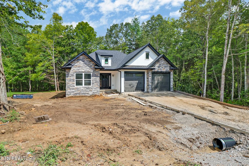 141 Windsor Rd, Crossville, TN 38558