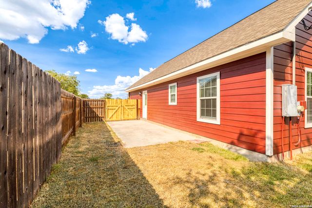 1628 Armstrong, Luling, TX 78648