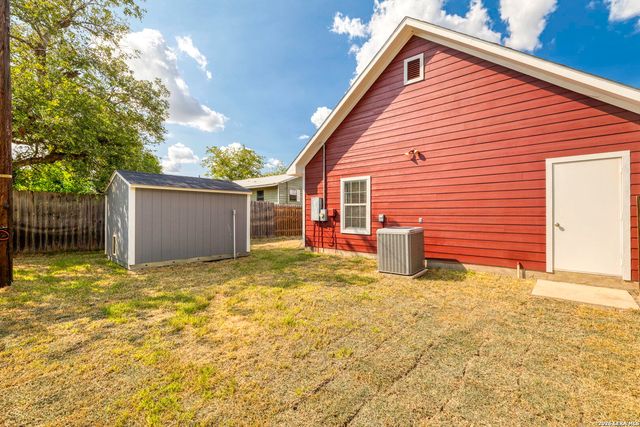 1628 Armstrong, Luling, TX 78648