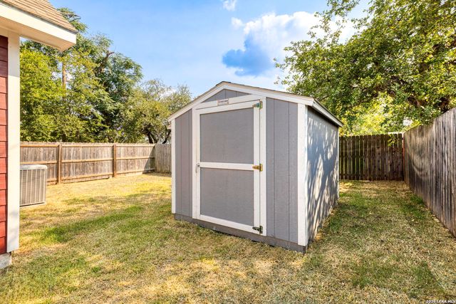 1628 Armstrong, Luling, TX 78648