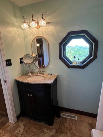 530 Taneycomo Hill Drive, Hollister, MO 65672