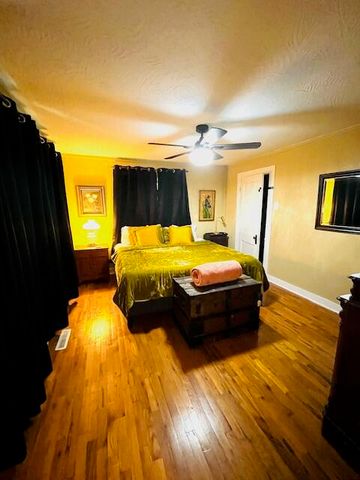 530 Taneycomo Hill Drive, Hollister, MO 65672