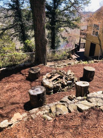 530 Taneycomo Hill Drive, Hollister, MO 65672