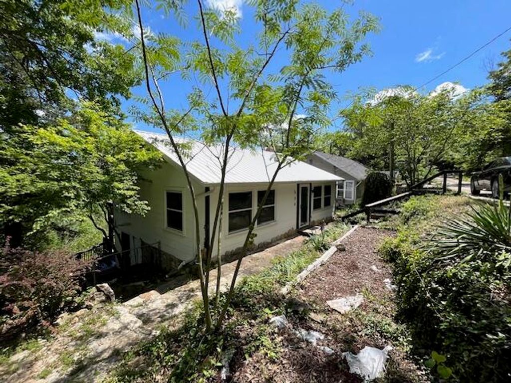 530 Taneycomo Hill Drive, Hollister, MO 65672