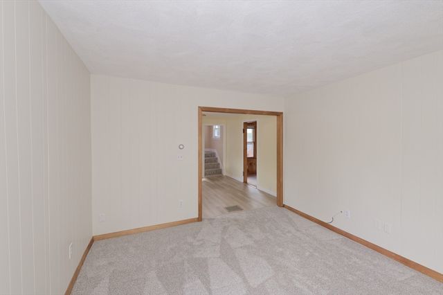 82 High St 82, Northbridge, MA 01588