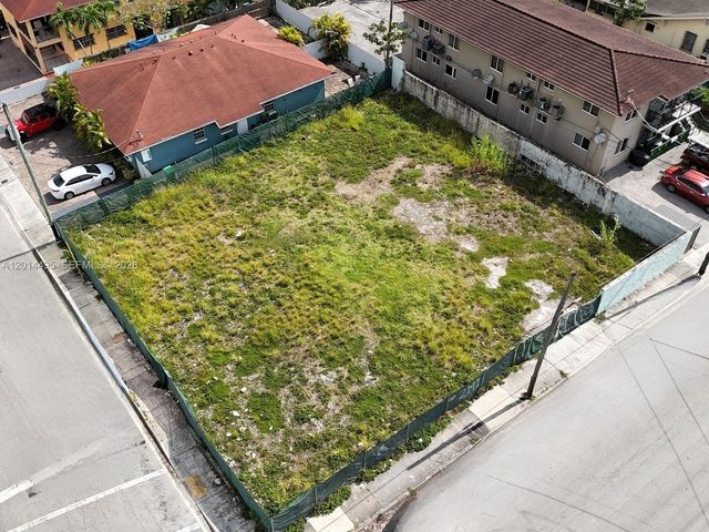 2141 SW 3rd St, Miami, FL 33135