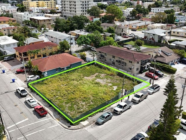 2141 SW 3rd St, Miami, FL 33135