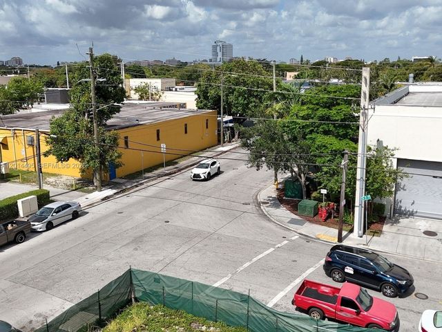 2141 SW 3rd St, Miami, FL 33135