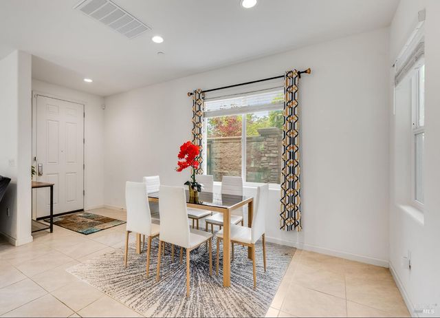 543 Vega Way, Vacaville, CA 95687