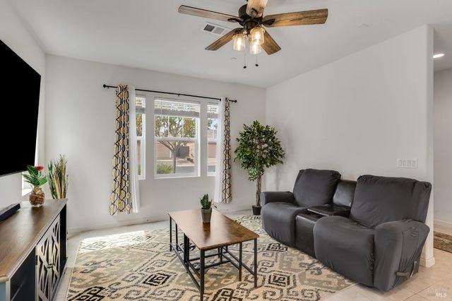 543 Vega Way, Vacaville, CA 95687