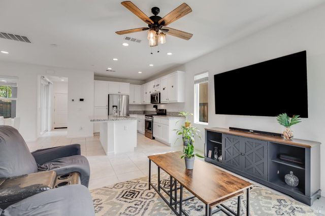 543 Vega Way, Vacaville, CA 95687