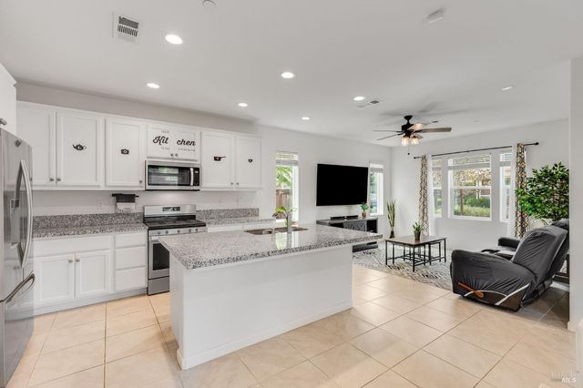 543 Vega Way, Vacaville, CA 95687