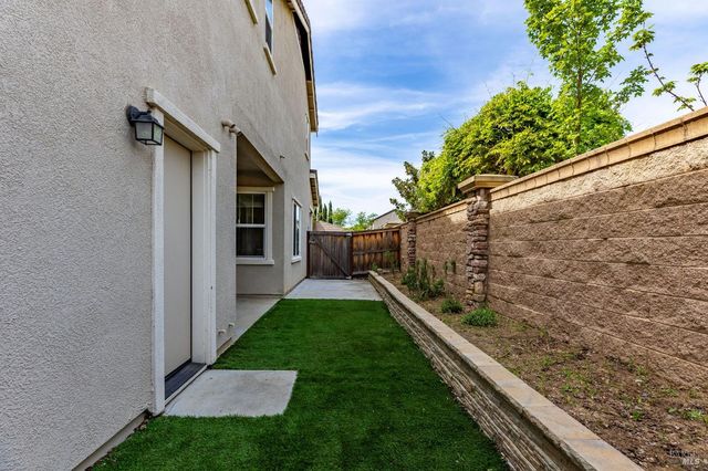 543 Vega Way, Vacaville, CA 95687