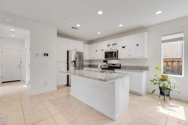 543 Vega Way, Vacaville, CA 95687