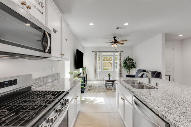 543 Vega Way, Vacaville, CA 95687