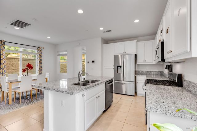 543 Vega Way, Vacaville, CA 95687