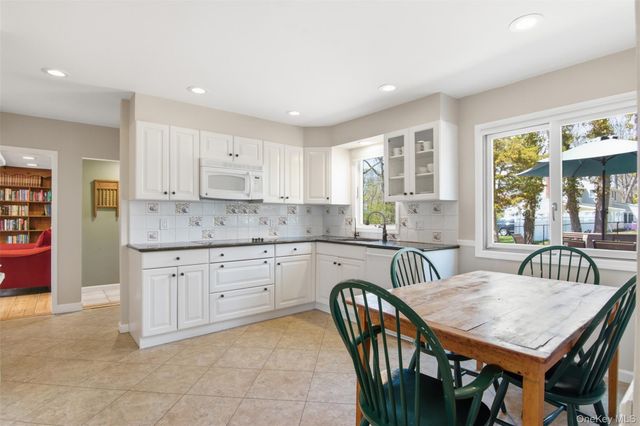 1 Carriage Court, Stony Brook, NY 11790